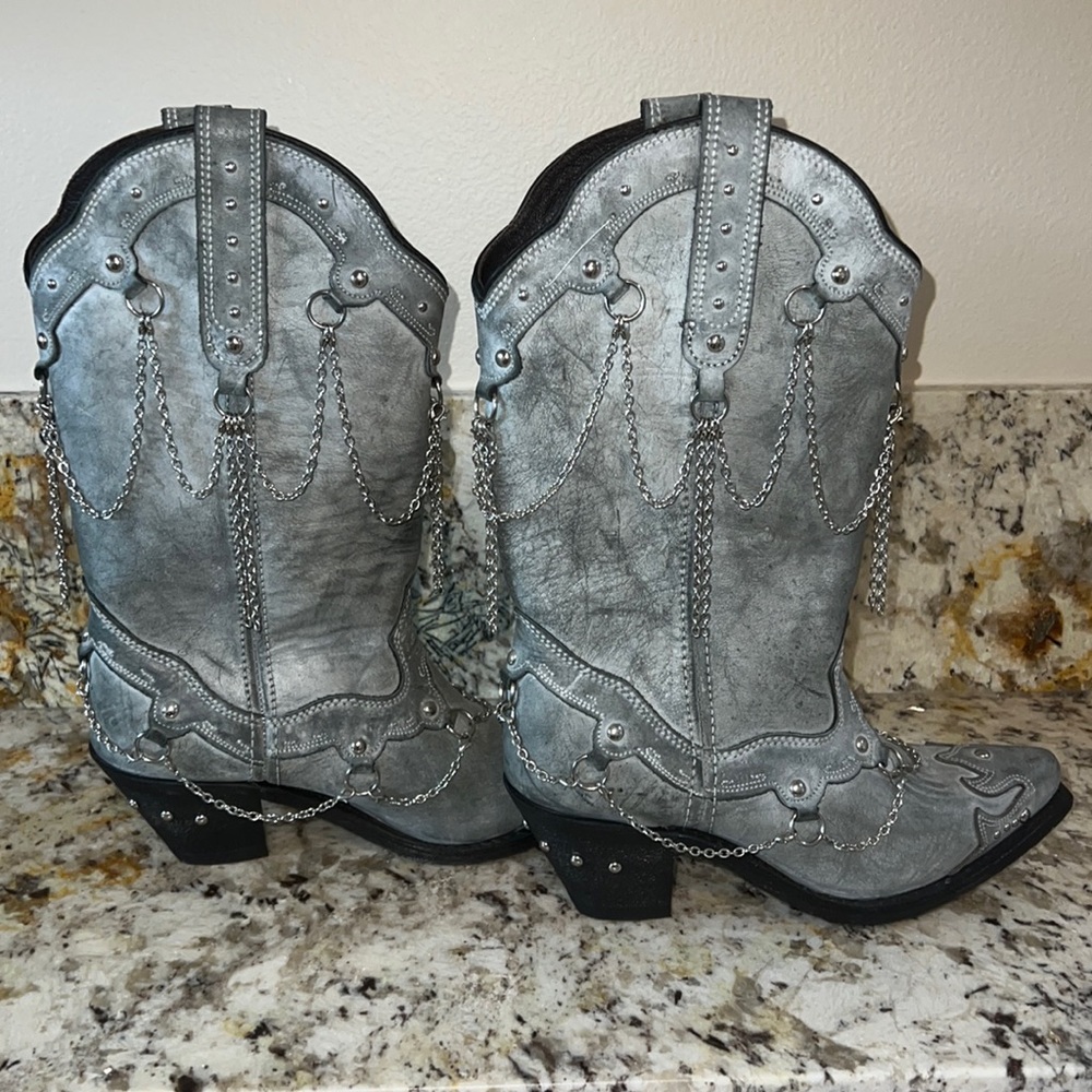 Stunning cowgirl boots!